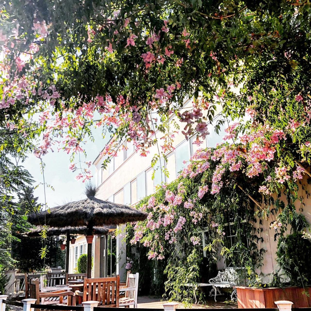 Hotel & Restaurant Figueres Parc Els Hostalets  Exterior photo